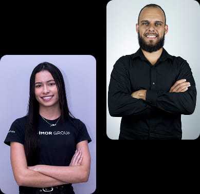 Imagem de uma mulher com camiseta preta sorrindo